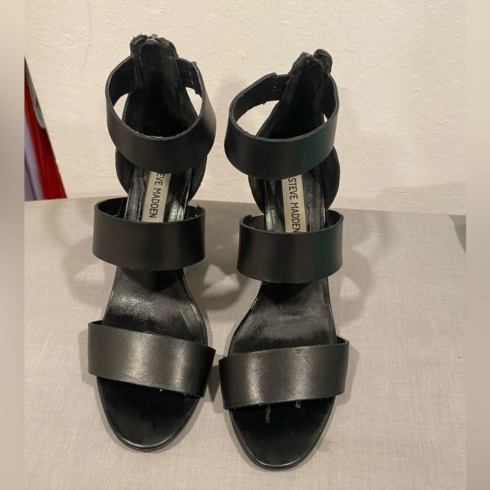 Black Steve Madden wedges size 8